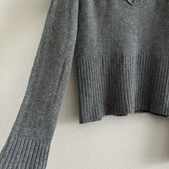 No boundaries junior XL sweater - Picture 2 of 5
